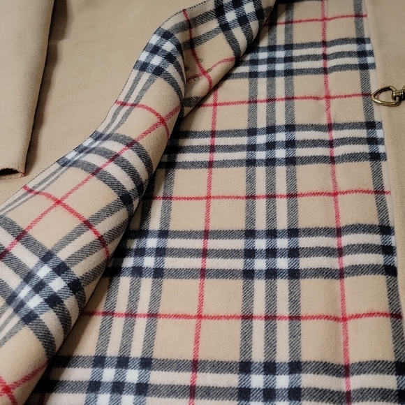 Burberry Beige Poncho with Plaid Detail - Picture 3 of 4